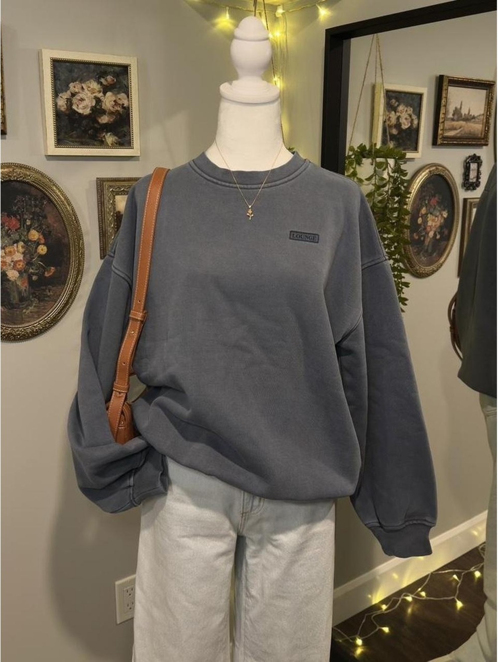 BNWT blue Lounge crewneck sweatshirt with a clean minimal look 🧵